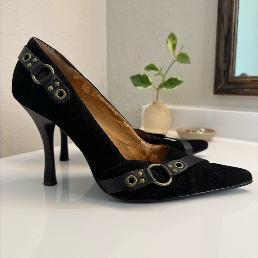 Elegant Black Heels with Buckle Detail